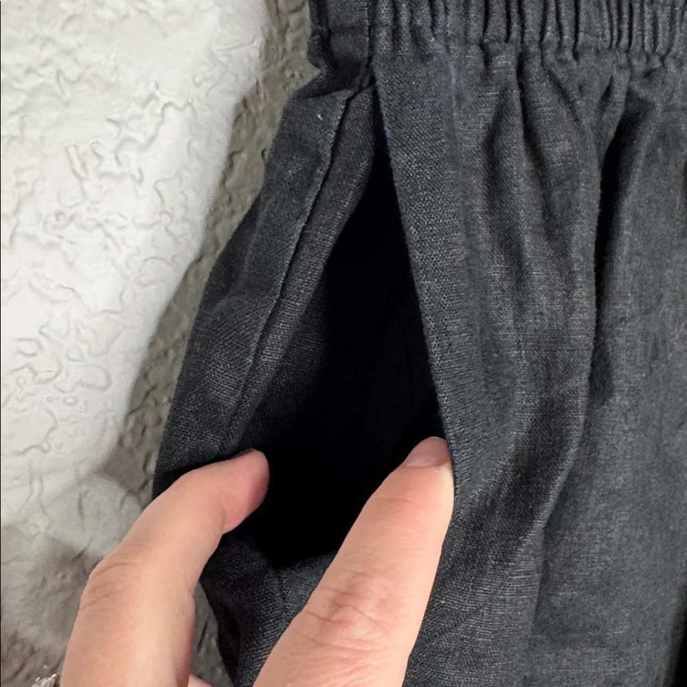 Reformation Mila Black 100% Linen Shorts Small Normcore Summer Staple Vacation - Picture 4 of 9